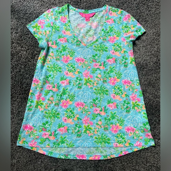 Lilly Pulitzer Tops - Disney x Lilly Pulitzer Women’s Etta V Neck Top Size XS Lilly Loves Disney WDW